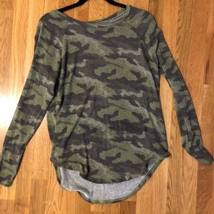 American Eagle camo top